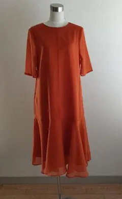 thismeの素敵なオレンジ 色の ロングワンピース