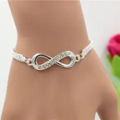 【商品2】インフィニティブレスレットラインストーン付き シルバー色