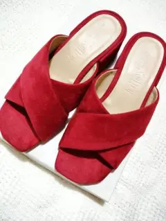 早いもの勝ち！新品　レッド スエード クロスストラップ ミュール