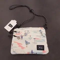 Kiu 新品未使用 サコッシュ 防水撥水 3ファスナー