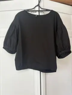 UNIQLO ブラック 半袖 パフスリーブ L