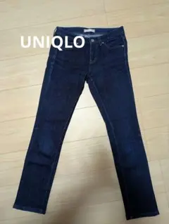美品 UNIQLOレディーススキニーデニム ダークブルー22インチ56cm