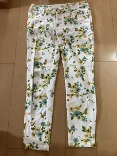 ほぼ未使用　ペイトン　プレイス　花柄ストレートパンツ　M