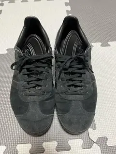 adidas gazelleスニーカー　トリプルブラック　27㎝