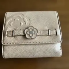 CLATHAS 三つ折り財布 ベージュ 花モチーフ