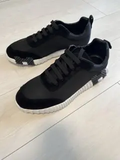 バウンジングスニーカー