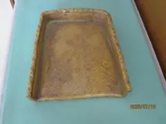 自作手びねり陶器・塵取り型　格子模様角皿