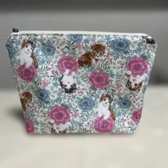 ネコと花のファスナーポーチ　ホワイト