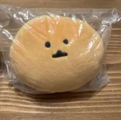 パン型キャラクターぬいぐるみ