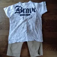Brave Tシャツとベージュショートパンツセット