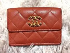 シャネル 三つ折り財布