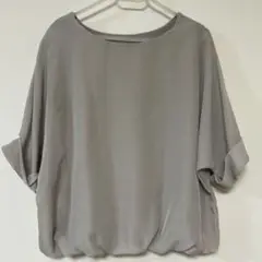 おしゃれ！お得　グレー 半袖トップス　M 美品