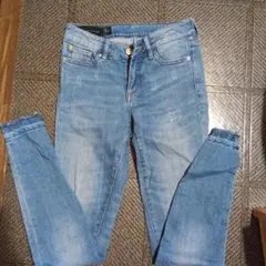Armani Exchange スキニーデニム 24
