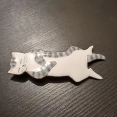 ネコ　ブローチ