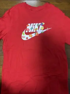 Nike カラフルステッカーTシャツ レッド