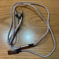 iPhoneライトニングケーブル
