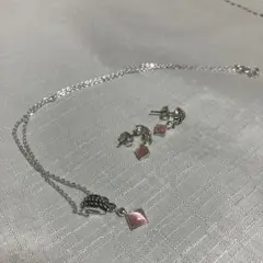 ピンクが可愛い　シルバー色ネックレスとピアス　セット