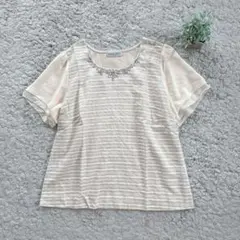 【SCÈNE DEUX PARIS】胸元ビジューシフォンブラウス ストライプ調