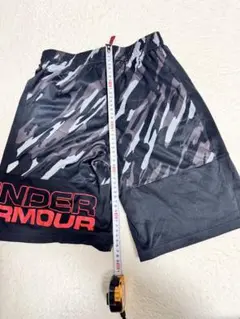 UNDER ARMOUR 迷彩柄ハーフパンツ