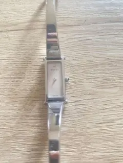 GUCCIグリーンベゼル アナログ時計 金属バンド GUCCI / グッチ チェンジカラーベゼル クォーツ 1100-L YG