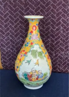 大清乾隆年製 黄地粉彩唐子風景文瓶