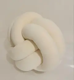新品未使用 アイボリー ホワイト クリーム 結び目クッション ノットクッション