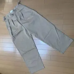 ベージュ タック入り ワイドチノパンツ