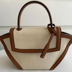 【未使用】CHARLES & KEITHカゴバッグ ホワイト×ベージュ A4可 未使用】CHARLES & KEITHカゴバッグ ホワイト×ベージュ A4可