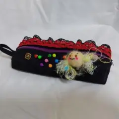 羊毛フェルトの付いたデニムペンケース