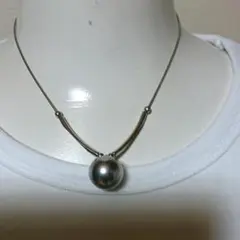 銀の玉ネックレス