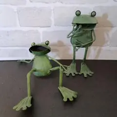 緑色のカエルの置物ブリキ 2体セット