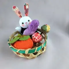 ちりめん細工[うさぎと秋飾り]置物