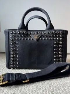 PRADA スタッズ カナパ 黒 ストラップ付き