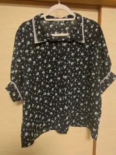 【大きいサイズ】透け感のある花柄シャツ