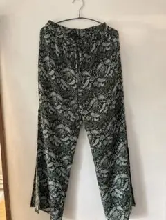 タイパンツ　ペイズリー柄　新品未使用