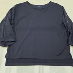 黒い五分袖カットソー