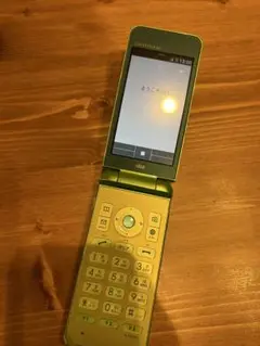 au GRATINA グラティーナ 4G KYF31グリーン