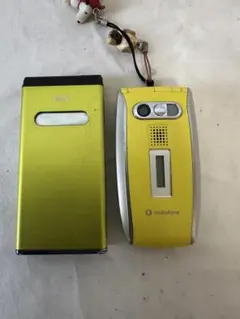 【現状品】カラフルケータイ　2台