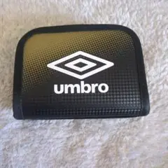 umbro ジッパー財布 黒/金