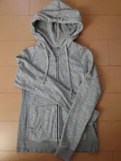 グレー フード付き ジップアップパーカー