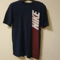 NIKE ネイビー Tシャツ ロゴ入り
