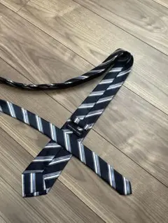 美品　青山　ネクタイ　ネイビー　ストライプ　ダーク　スリム　就活　シンプル