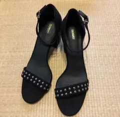 nouer スタッズサンダル