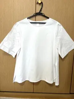 23区　刺繍入りホワイト半袖シャツ　美品