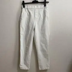 アイボリー スリムフィットパンツ　Sサイズ