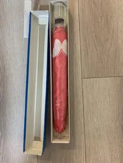 赤い折りたたみ傘 白いリボン付き
