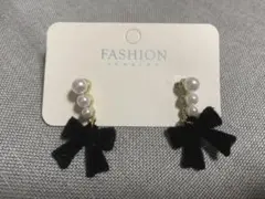 美品　ピアス　リボン　パール　黒