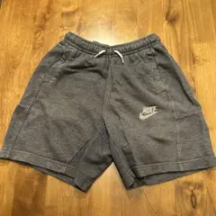 Sサイズ　Nike グレー ショートパンツ
