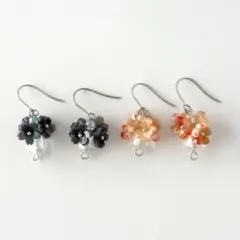 小花とシャボン玉のようなクリアビーズのピアス／イヤリング（ハンドメイド）
