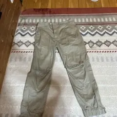 ベージュ カーゴパンツ
